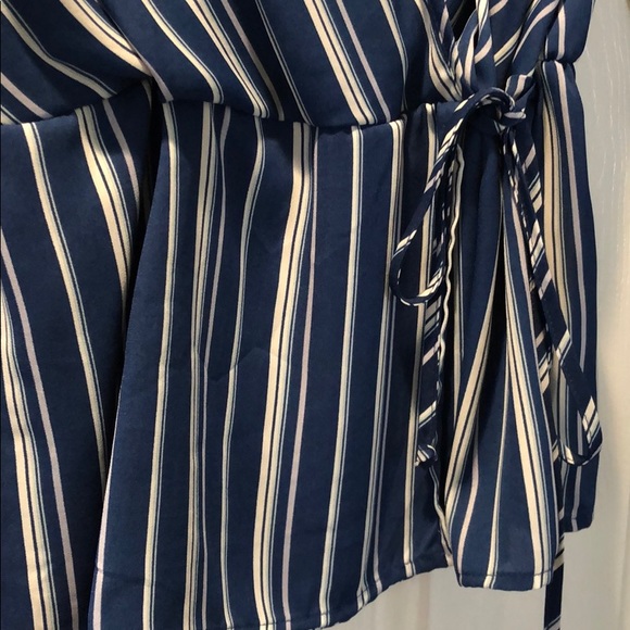 Brand new blouse - Picture 2 of 3